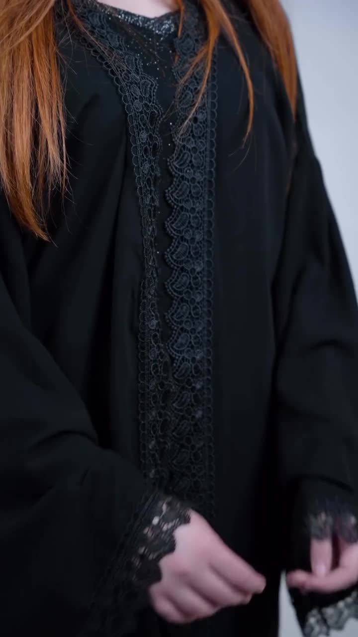 ActoStore essential abaya, styled detail